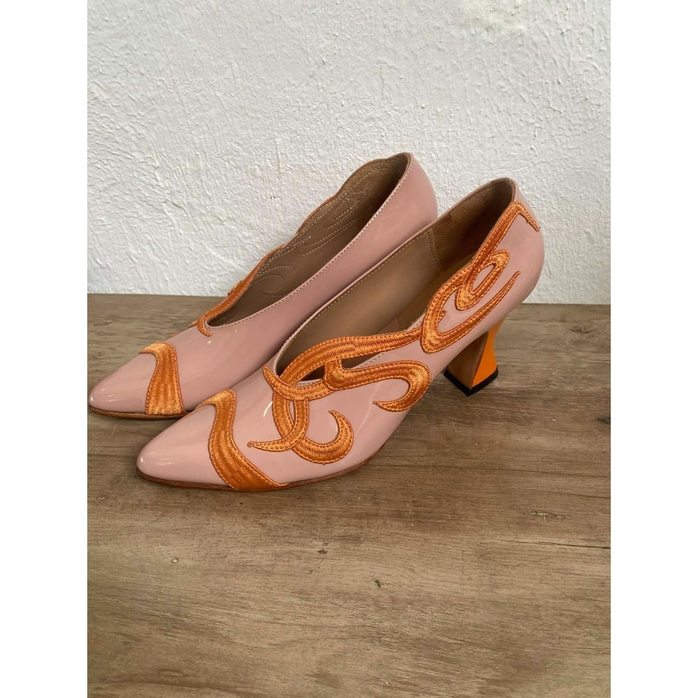 John Fluevog Hotchkiss Pumps Embroidered Pink/Orange Colorway 8.5